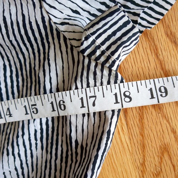 Club Monaco Black White Summer Abstract Printed Button Down Shirt - Picture 13 of 15